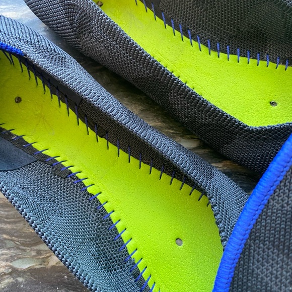 ROTHYS BLACK CAMO WITH BLUE EDGES. Great condition. Slight glue showing 8.5 - Picture 9 of 15